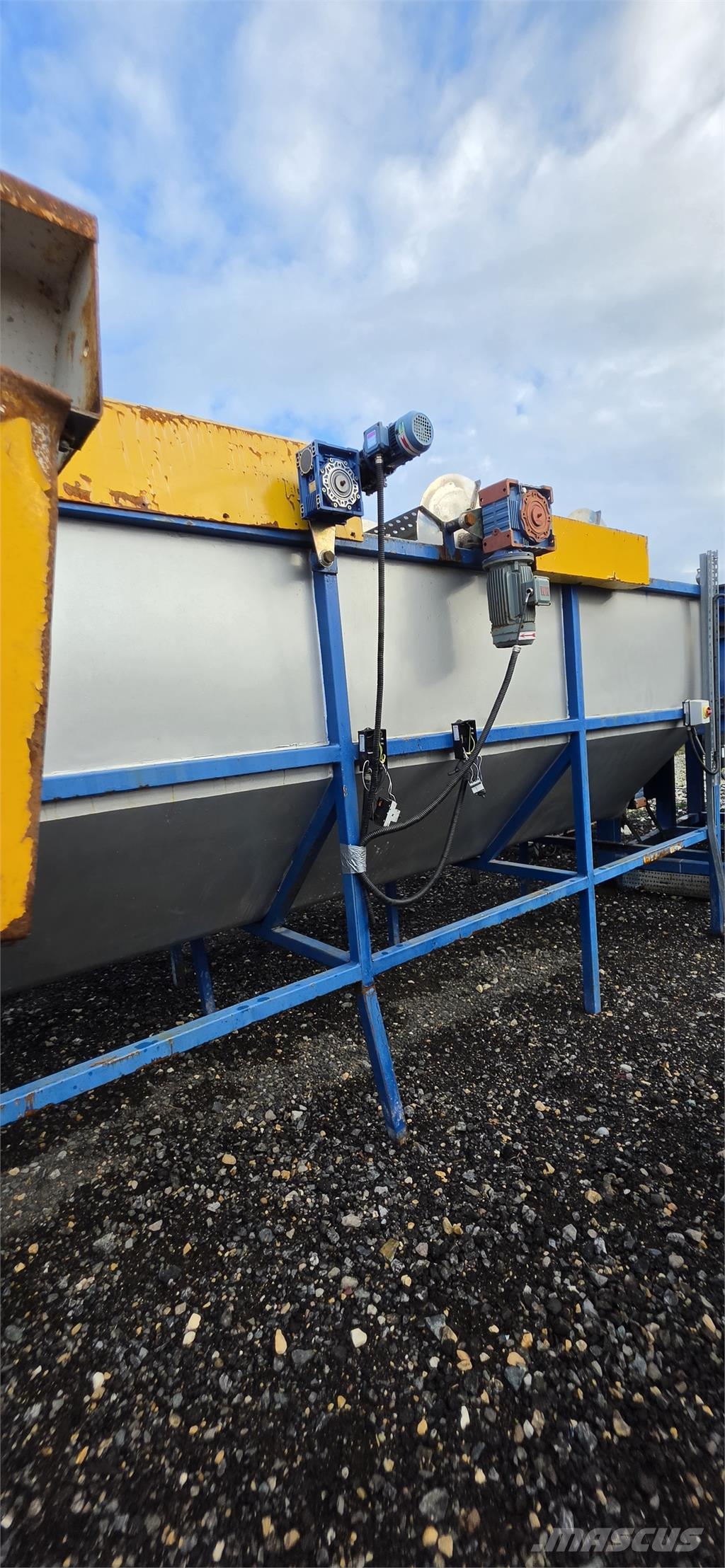  Float Sink Tanks x 2 معدة فرز -> معدة فرز المخلفات