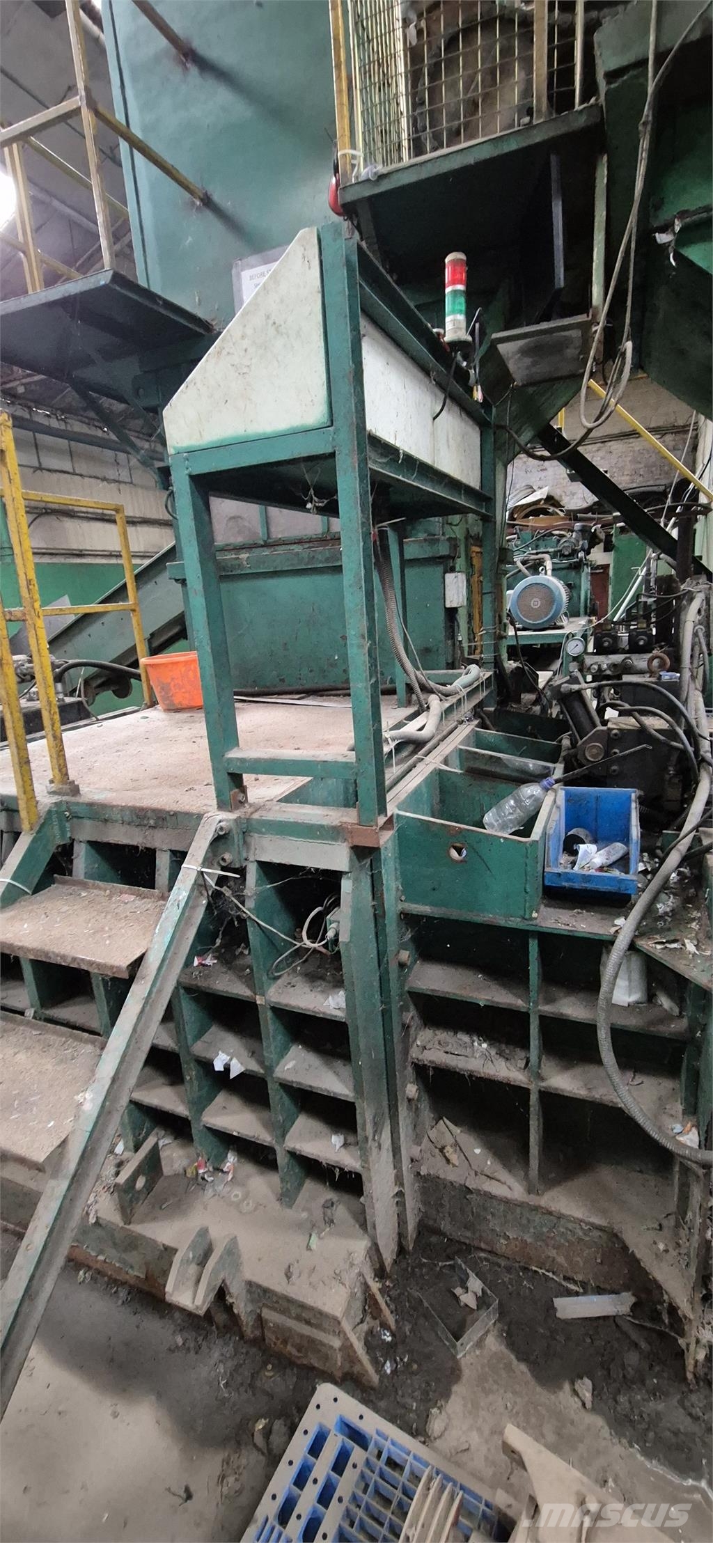 Fully Automatic Baler W/In Floor Conveyor Teollisuuden paalaimet