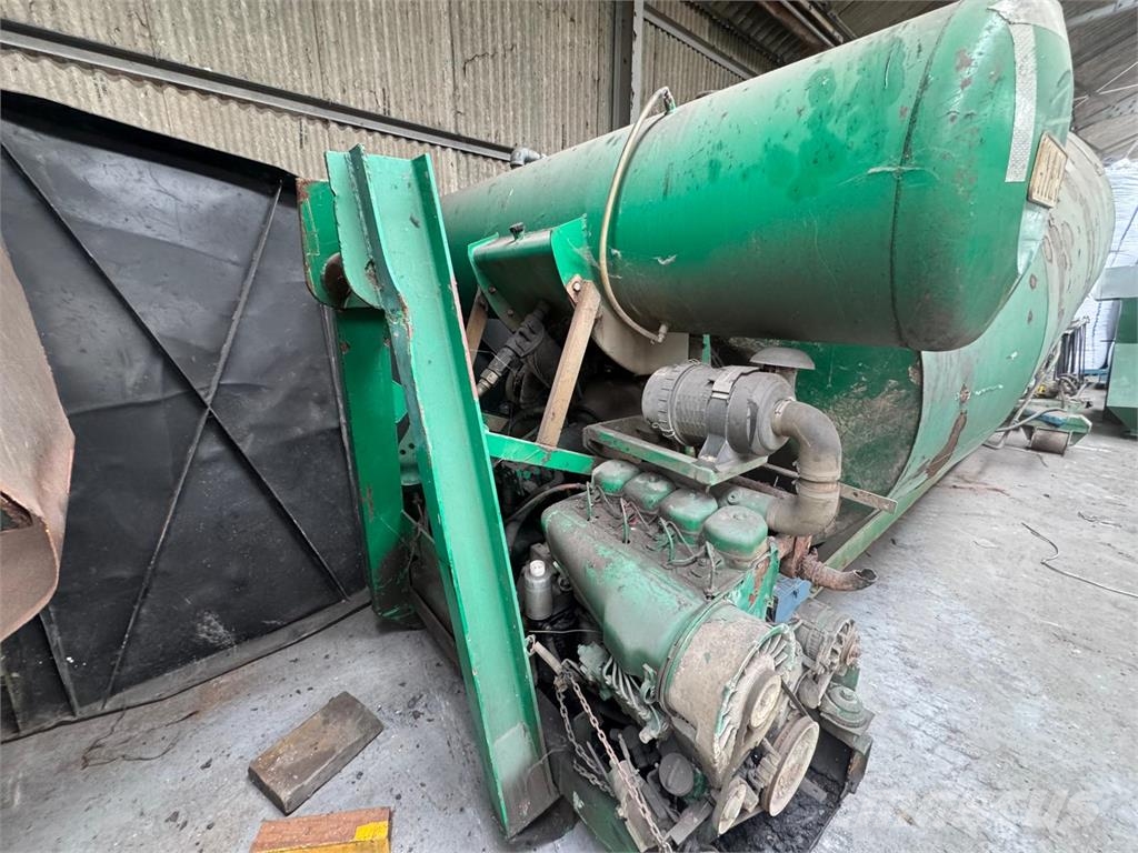 Large Diesel Hooklift Yard Mixer 石料回收设备