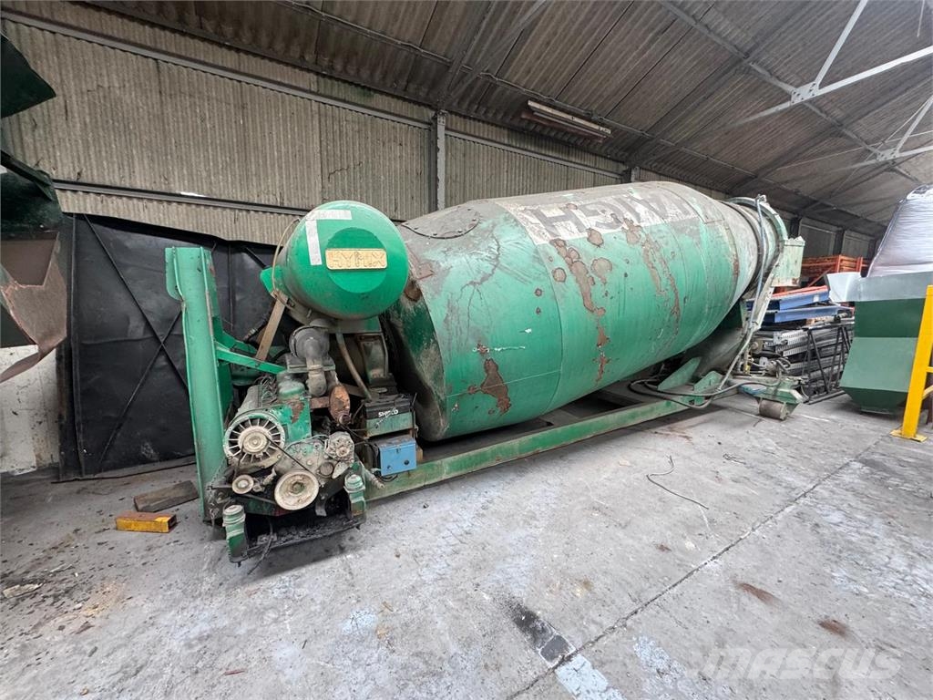 Large Diesel Hooklift Yard Mixer 石料回收设备