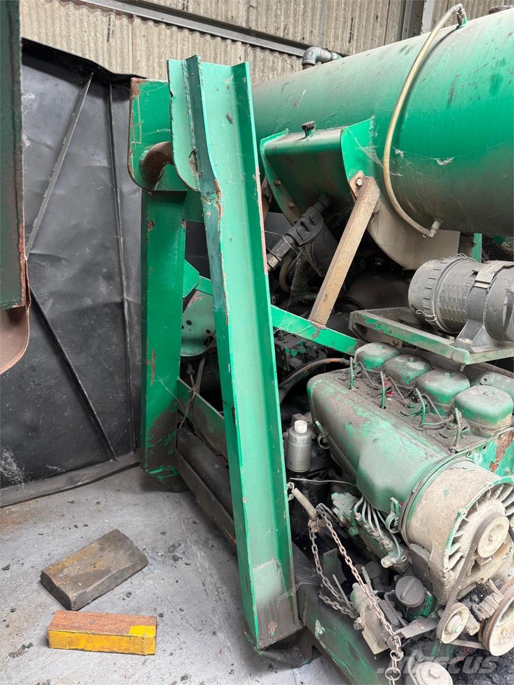 Large Diesel Hooklift Yard Mixer 石料回收设备