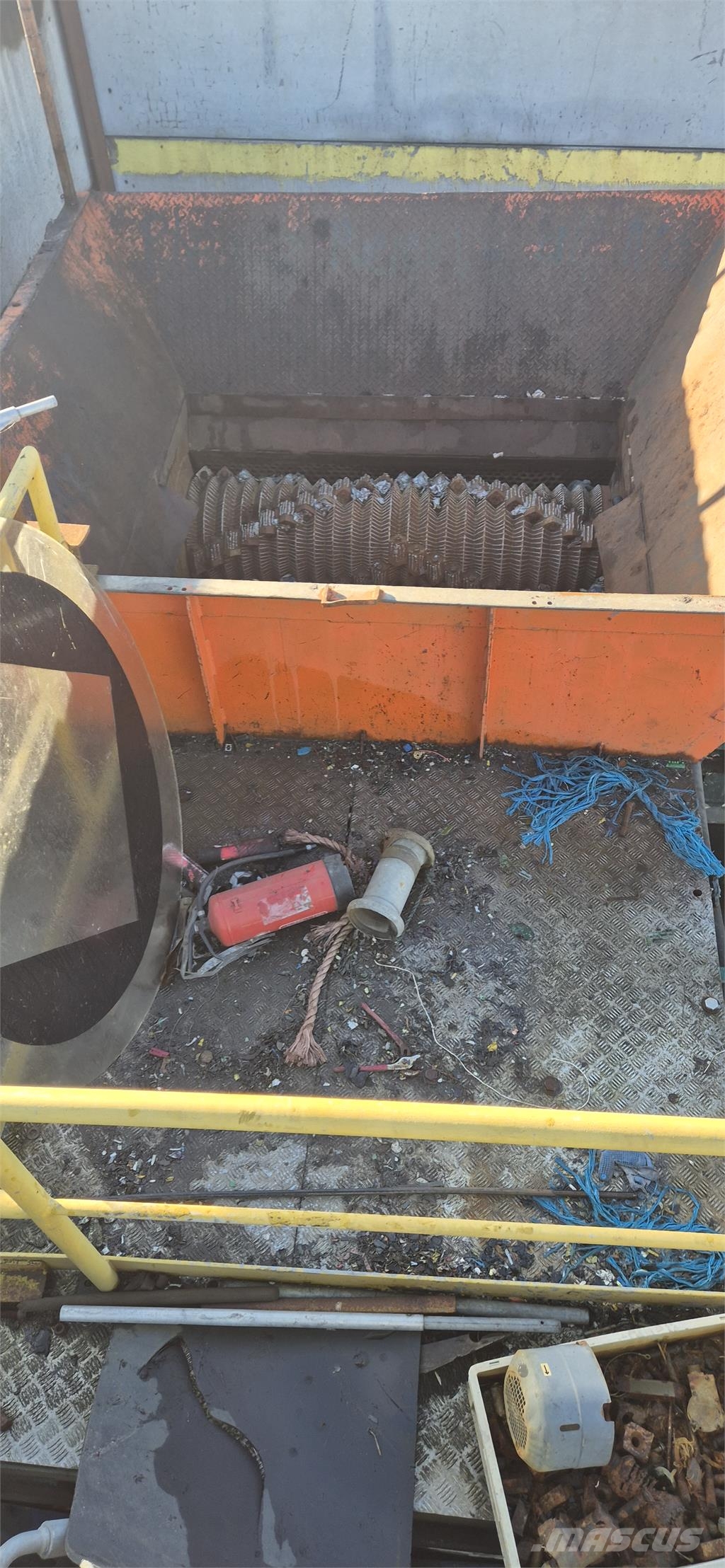 Single-shaft Slow Speed with Screen Stroji za razrez odpada