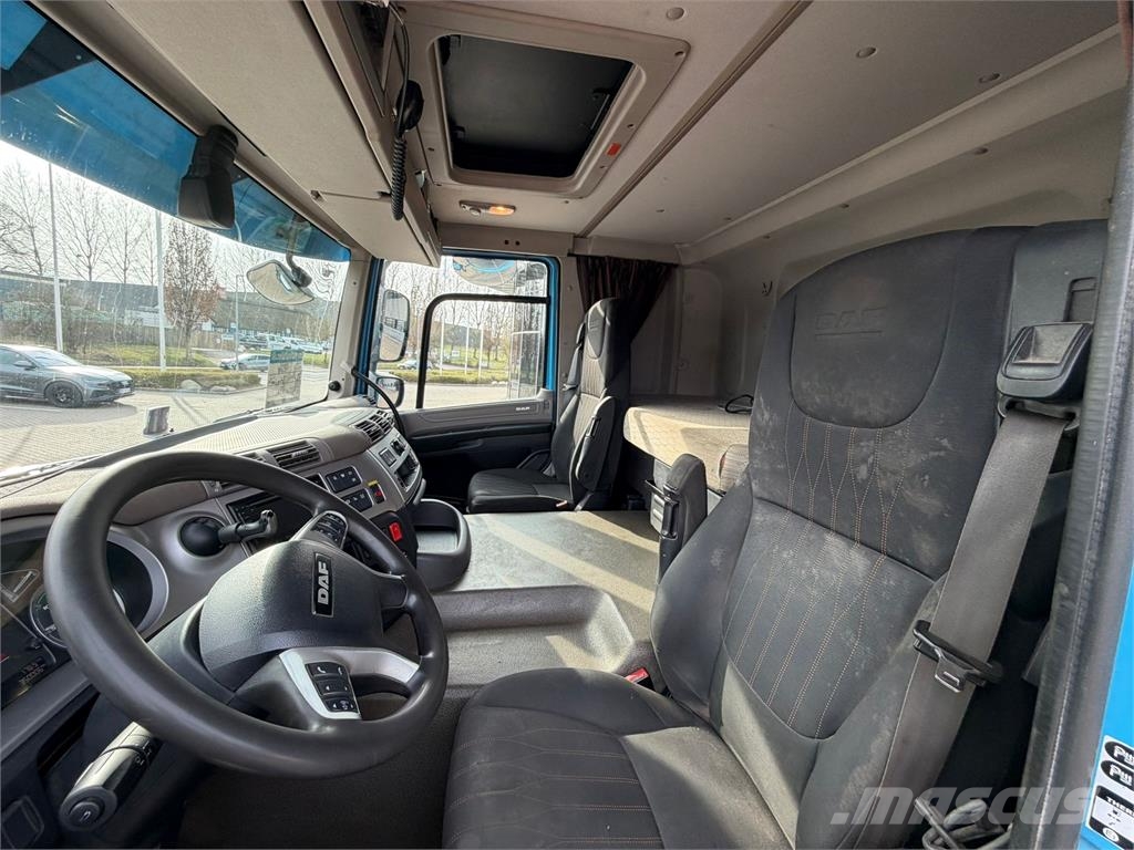 DAF CF520 8x2-6 Absetzkipper