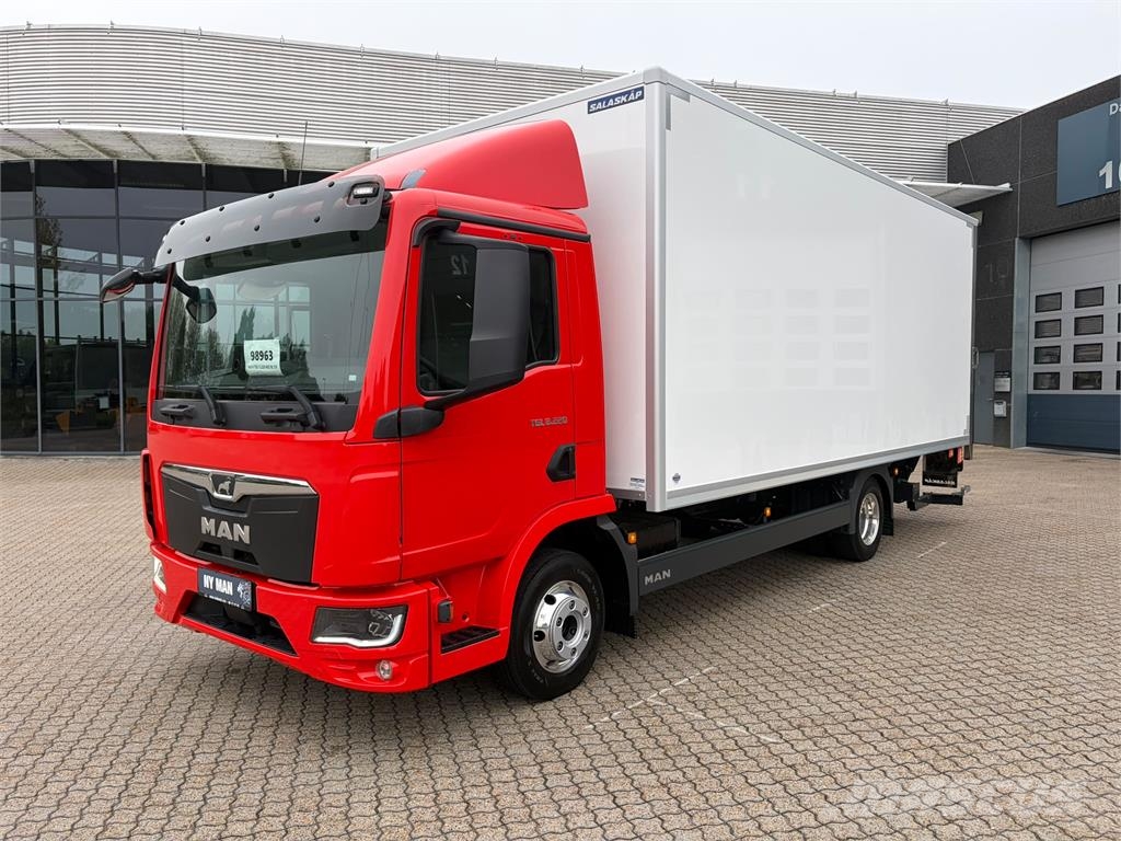 MAN TGL 8.220 BL Camiones con caja de remolque