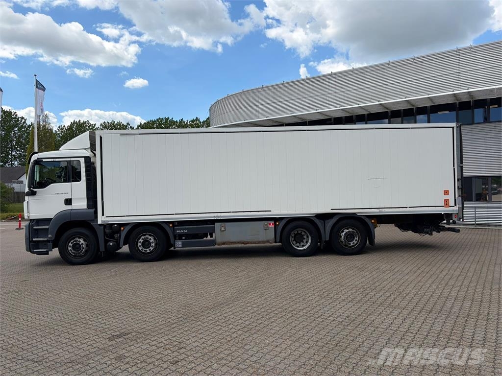 MAN TGS 35.320 8x2-6 Camiones caja cerrada