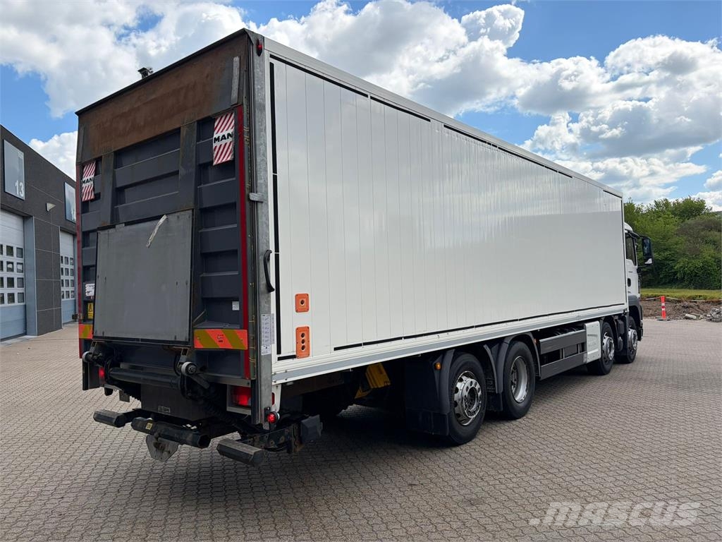 MAN TGS 35.320 8x2-6 Camiones caja cerrada