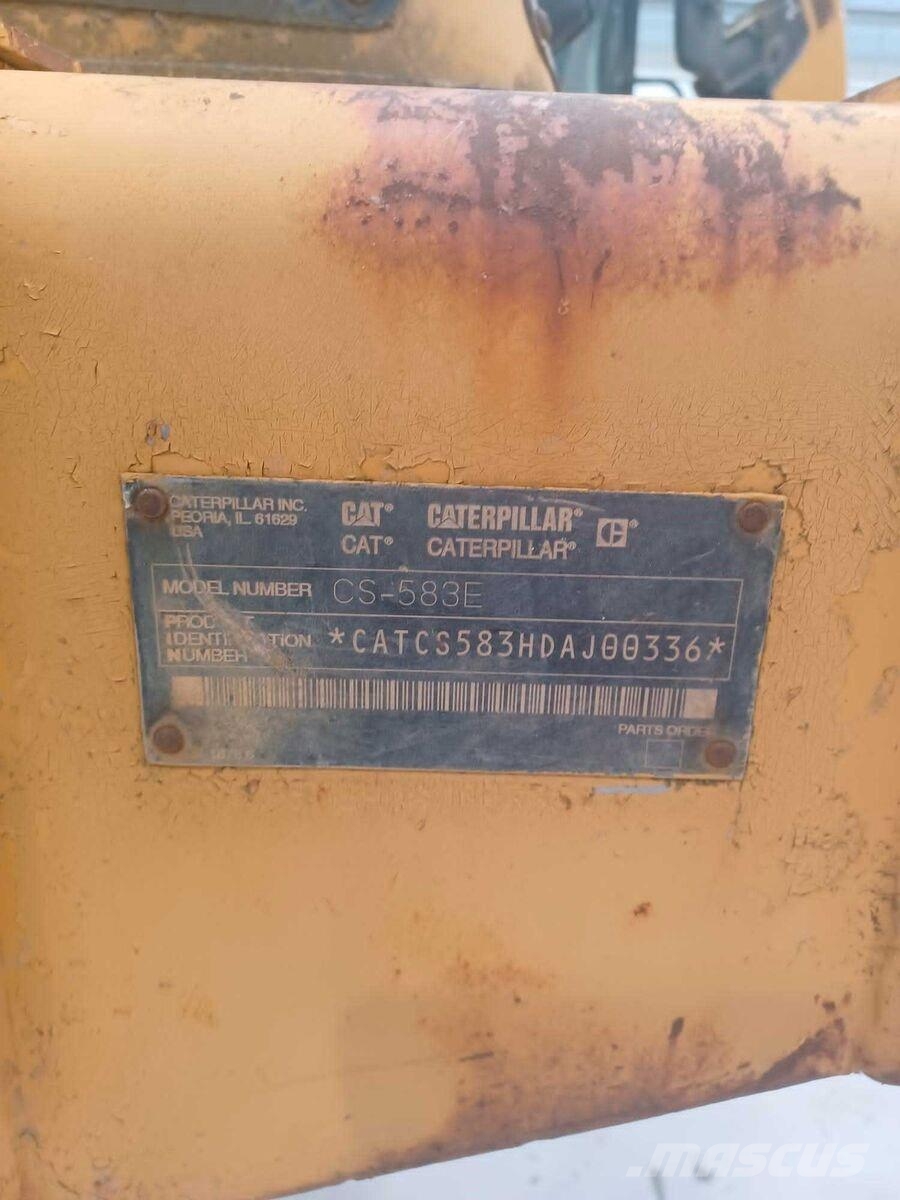 CAT CS-583E لوادر بعجل