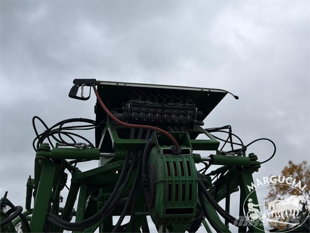 Amazone UX 3200, 3200 ltr, 28 m Prikabinami purkštuvai