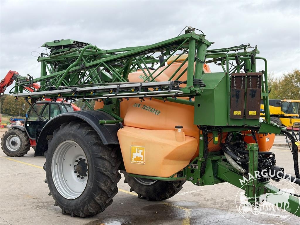 Amazone UX 3200, 3200 ltr, 28 m Prikabinami purkštuvai