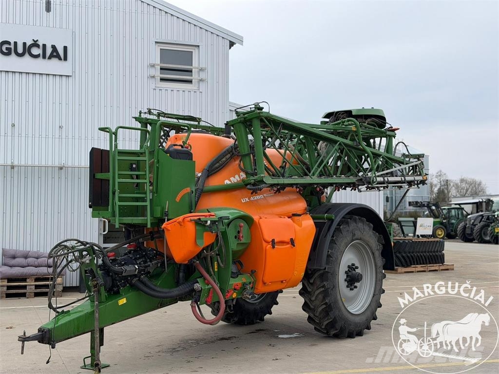Amazone UX 4200 Super, 4200 ltr, 24 m الرشاشات