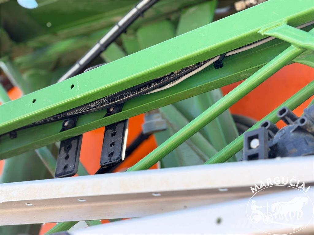 Amazone UX 6200, 6200 ltr, 28 - 30 m الرشاشات