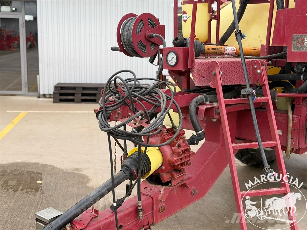 Hardi Commander, 2800 ltr, 24 m الرشاشات