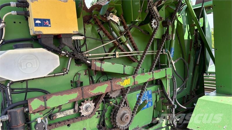 Krone COMBI PACK 1500 Presser med indpakker Rituļu preses