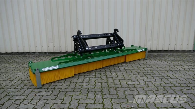 Düvelsdorf Kost til pallegafler, 225 cm Beslag til Giant Other tractor accessories