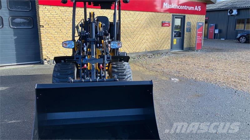 JCB 403 AGRI Smart Power Väikelaadurid
