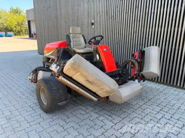 Jacobsen F305 ركوب الحشائش
