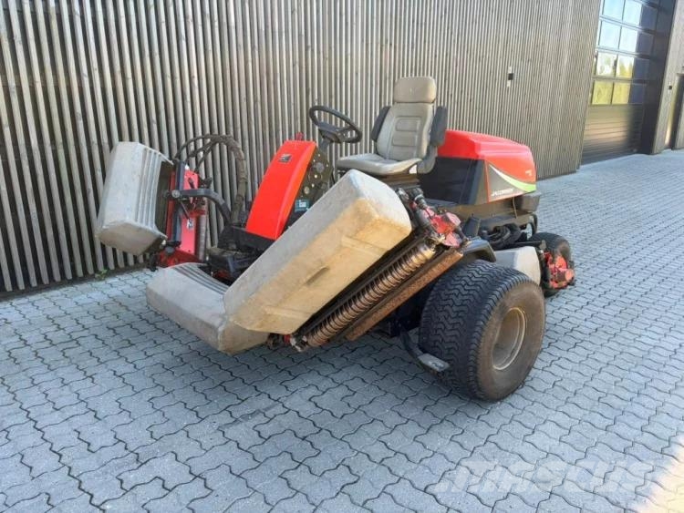 Jacobsen F305 ركوب الحشائش