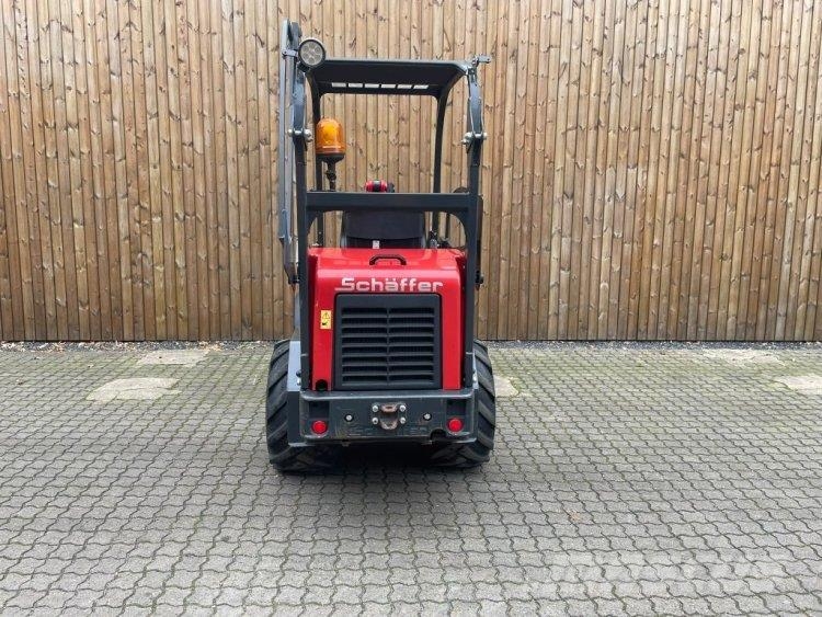 Schäffer Nordic 32 لوادر صغيرة