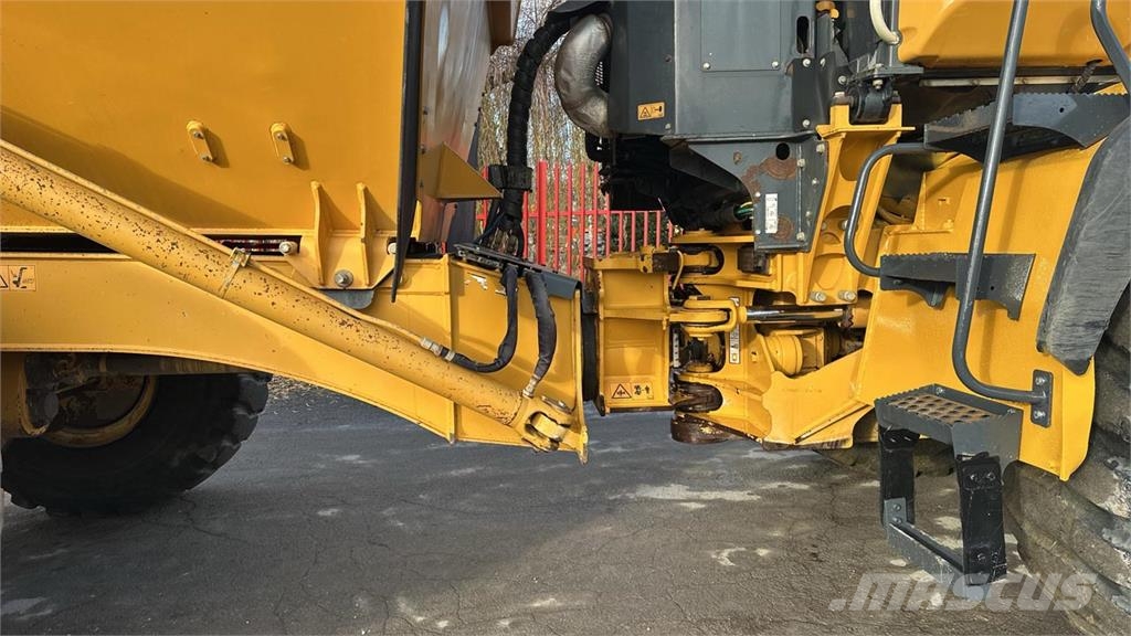 Bell B25E 6x6 Vehículos compactos de volteo