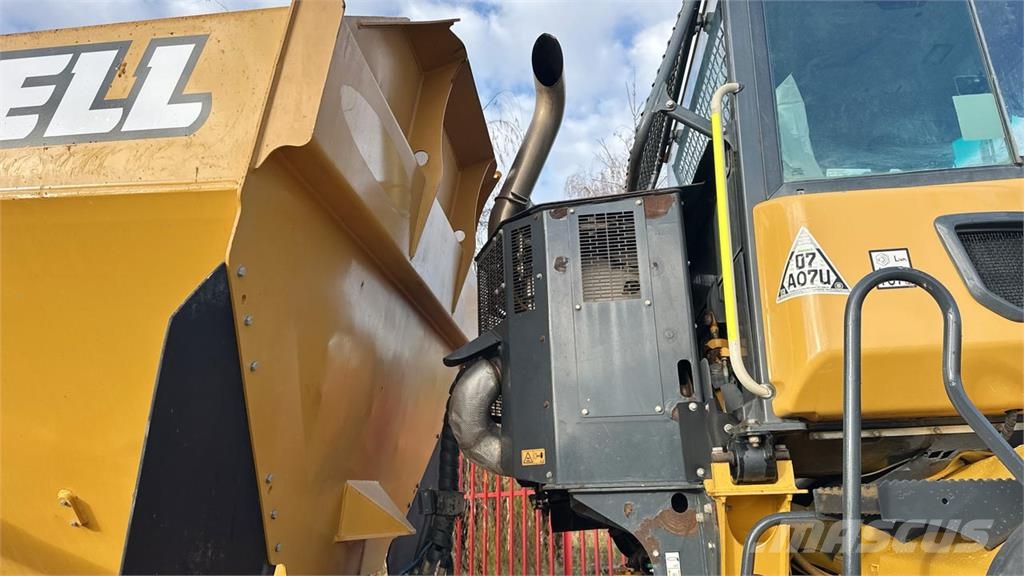 Bell B25E 6x6 Vehículos compactos de volteo