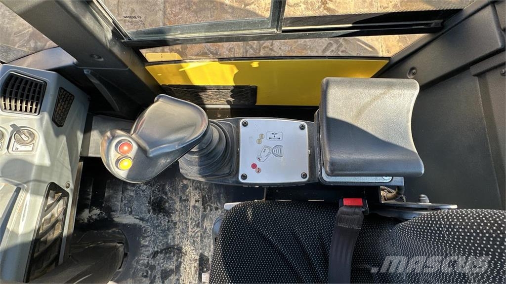 Bomag BW 216 DH-5 Nabijači zemlje