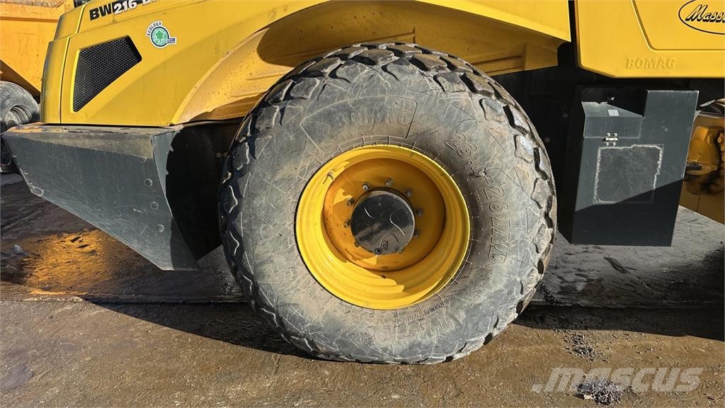 Bomag BW 216 DH-5 Nabijači zemlje