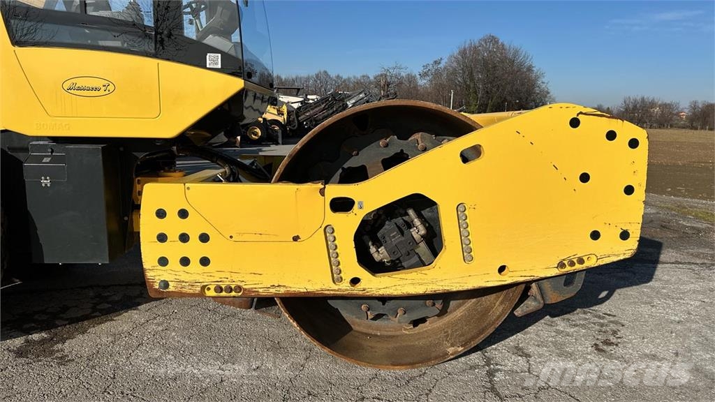 Bomag BW216 DH-5 Nabijači zemlje