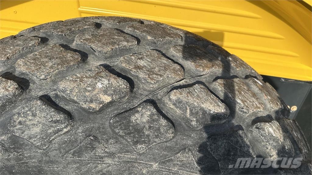 Bomag BW216 DH-5 Nabijači zemlje