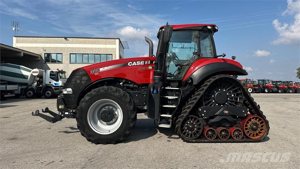 Case IH Magnum 380 CVX Снежные отвалы и плуги