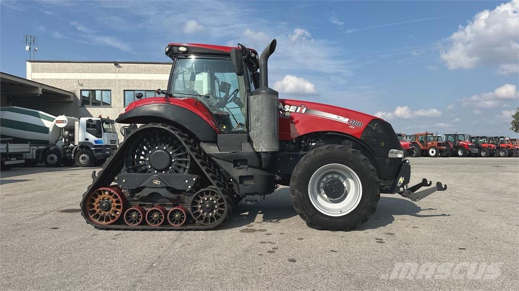 Case IH Magnum 380 CVX Снежные отвалы и плуги