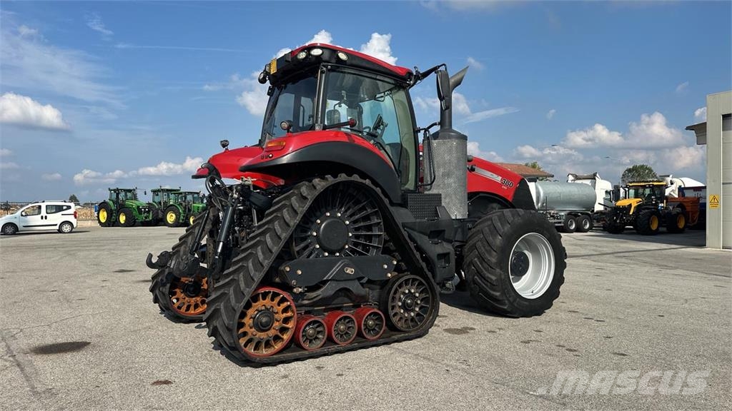 Case IH Magnum 380 CVX Снежные отвалы и плуги