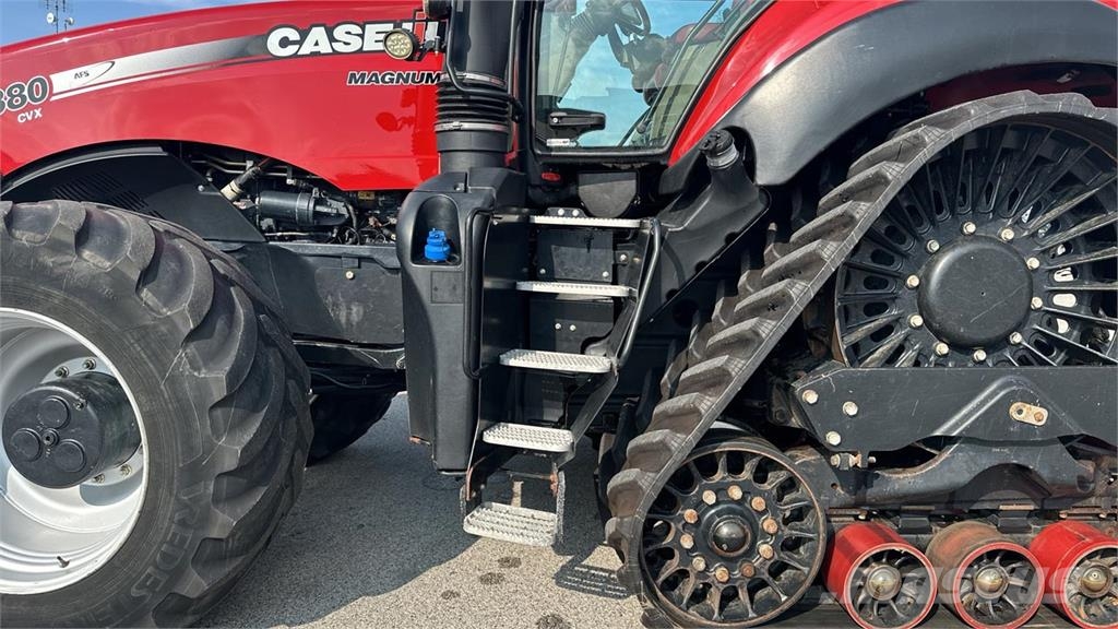 Case IH Magnum 380 CVX Снежные отвалы и плуги