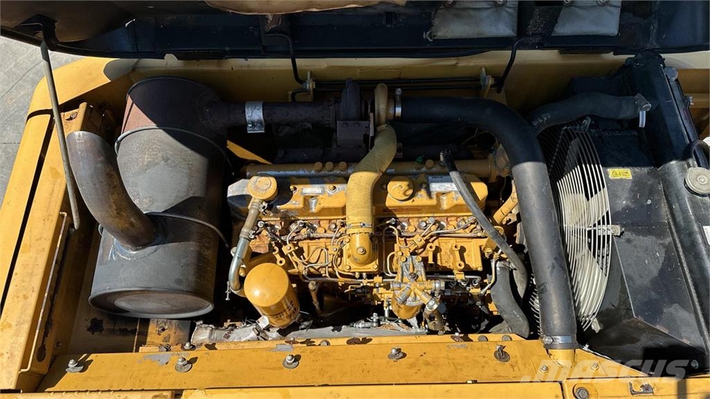 CAT 319C Pelle sur chenilles