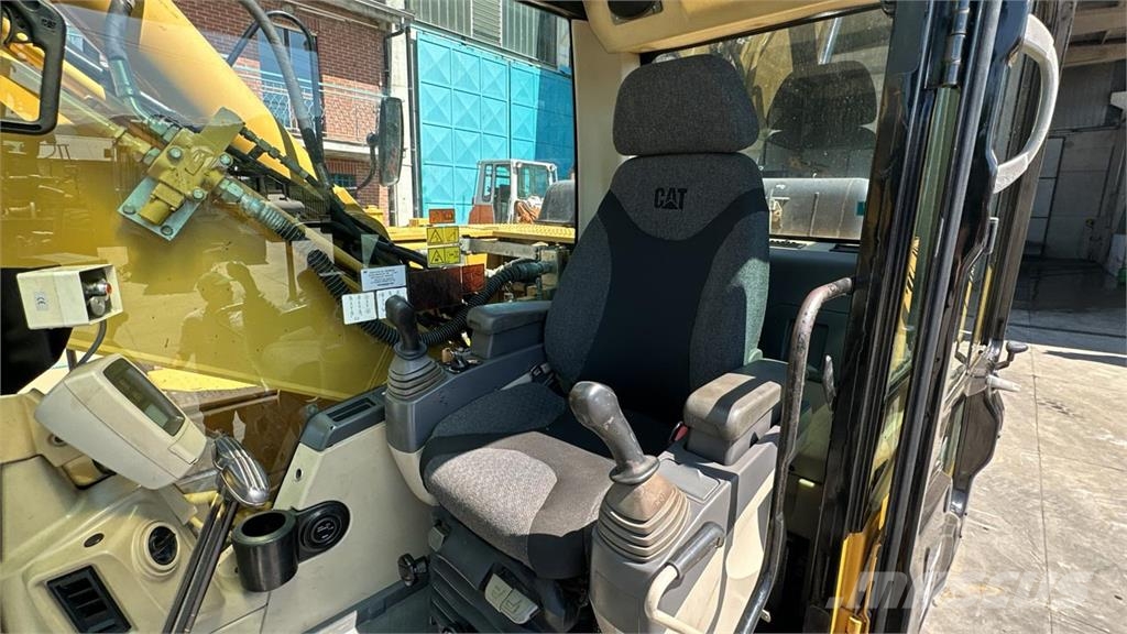 CAT 319C Pelle sur chenilles