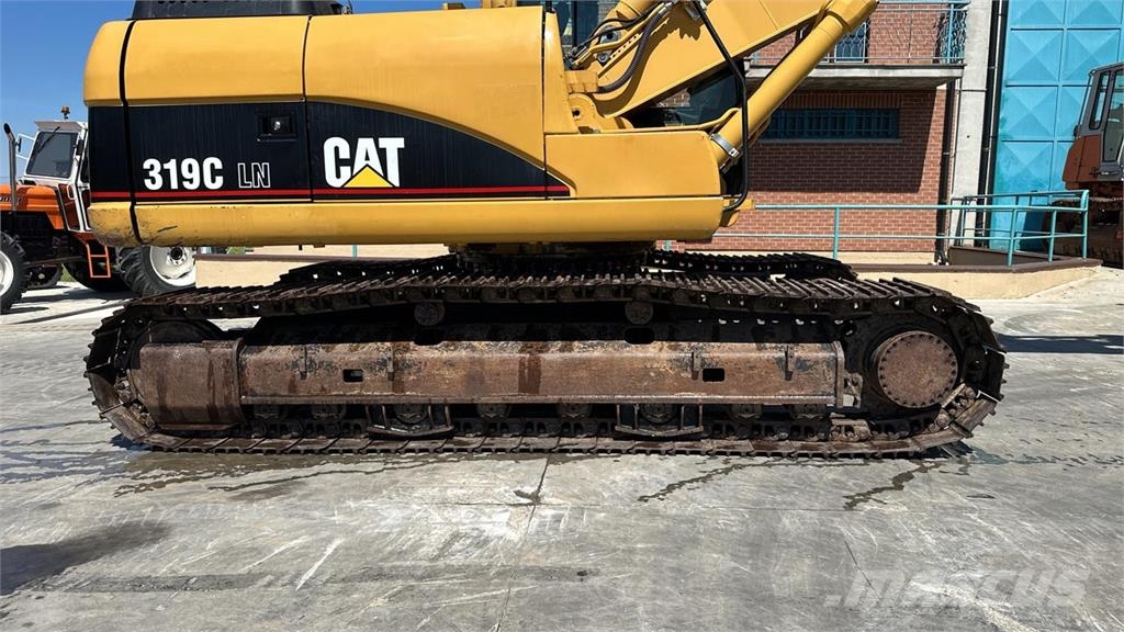 CAT 319C Pelle sur chenilles