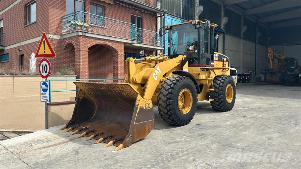 CAT 928G Iekrāvēji uz riteņiem