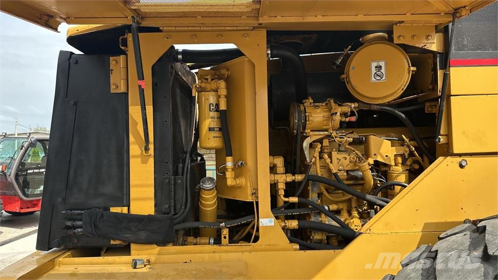 CAT 928G Iekrāvēji uz riteņiem