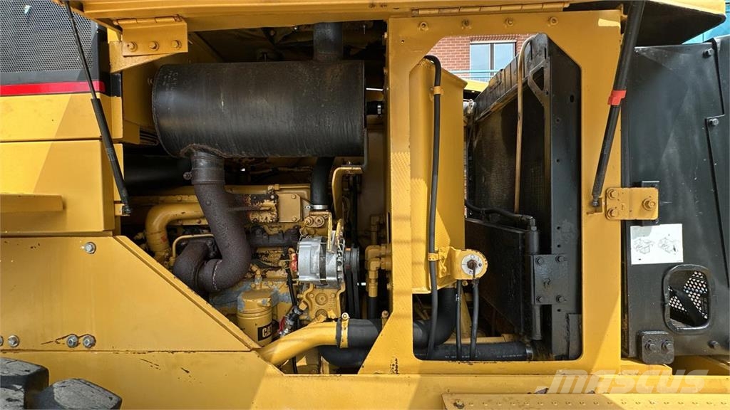 CAT 928G Iekrāvēji uz riteņiem
