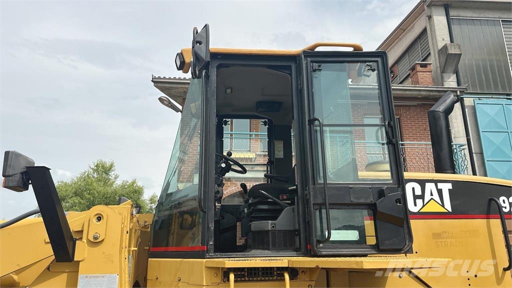 CAT 928G Iekrāvēji uz riteņiem