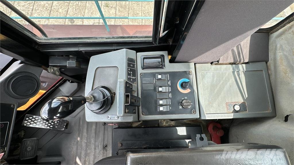 CAT 928G Iekrāvēji uz riteņiem