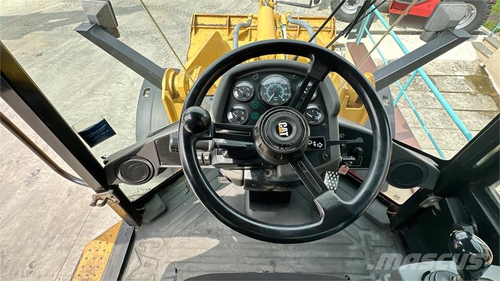 CAT 928G Iekrāvēji uz riteņiem