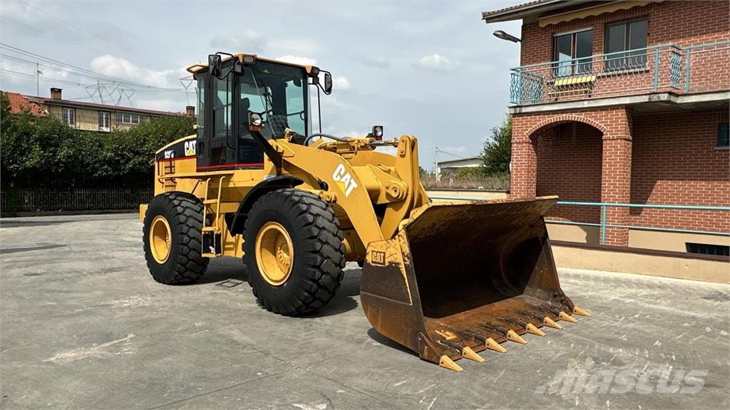 CAT 928G Iekrāvēji uz riteņiem