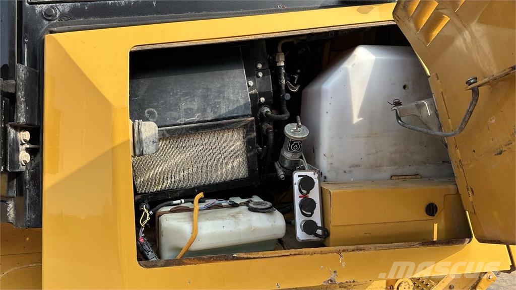 CAT D6K2LGP Верижни булдозери