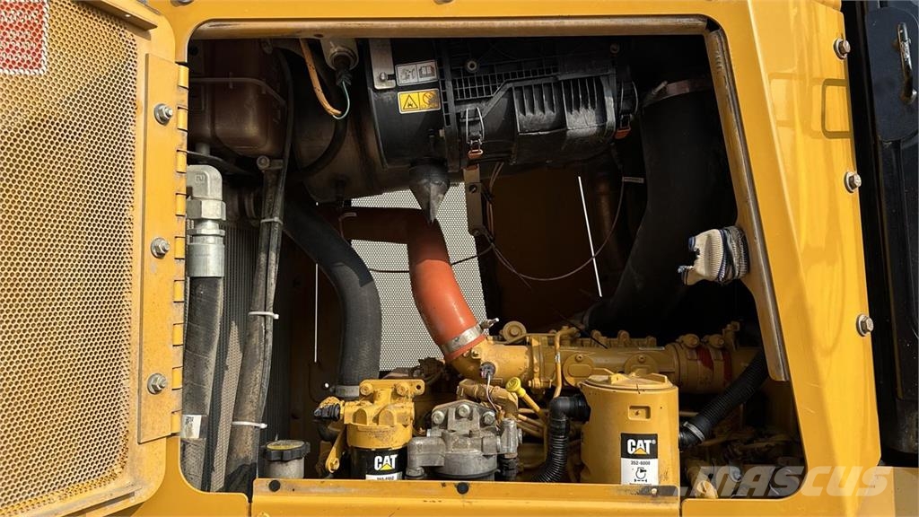 CAT D6K2LGP Верижни булдозери