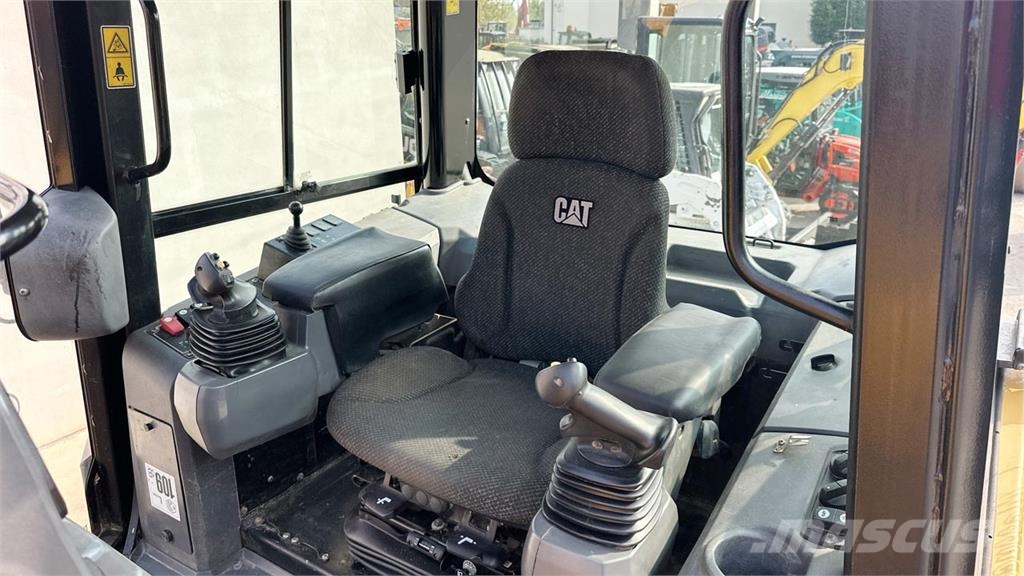 CAT D6K2LGP Верижни булдозери