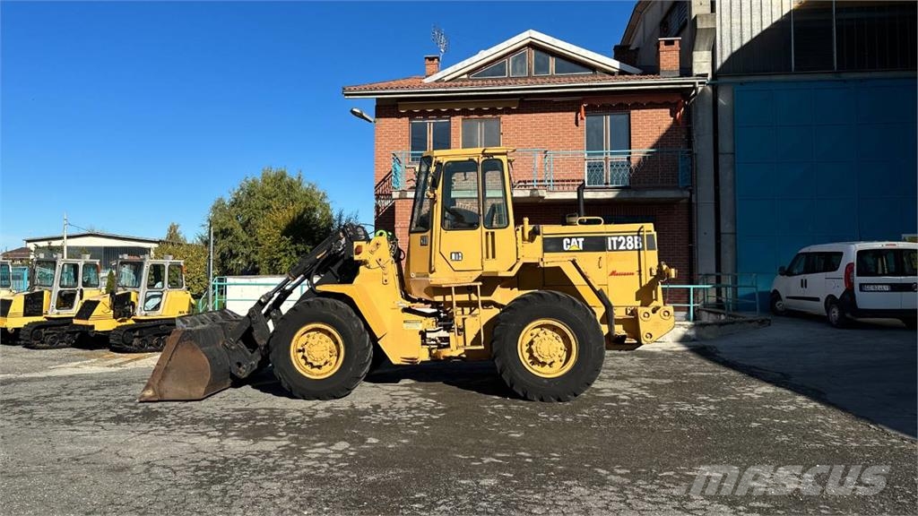 CAT IT28B Radlader
