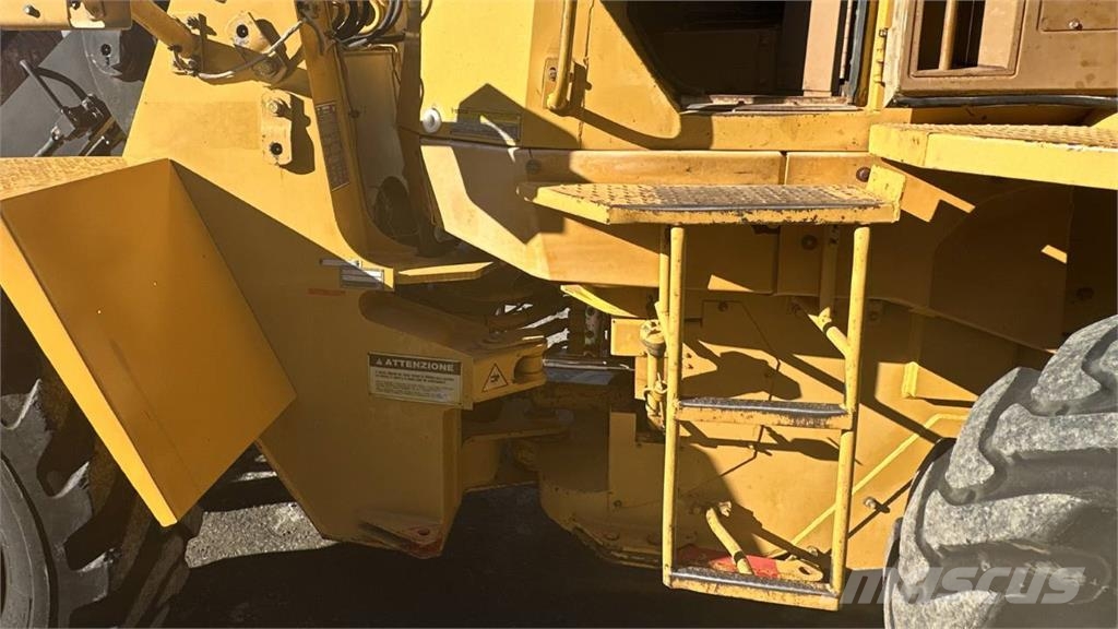CAT IT28B Radlader