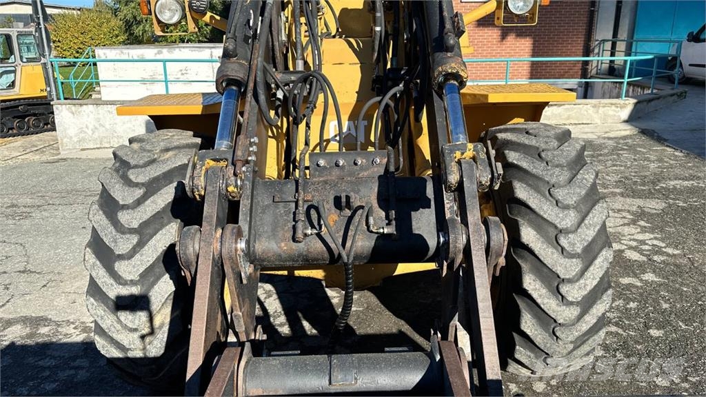 CAT IT28B Radlader