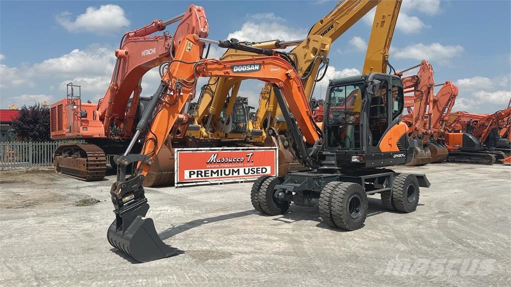 Doosan DX57W-5 حفارات بعجل