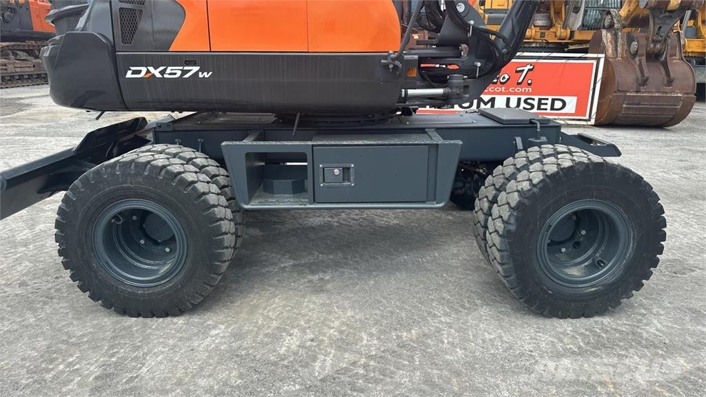 Doosan DX57W-5 حفارات بعجل